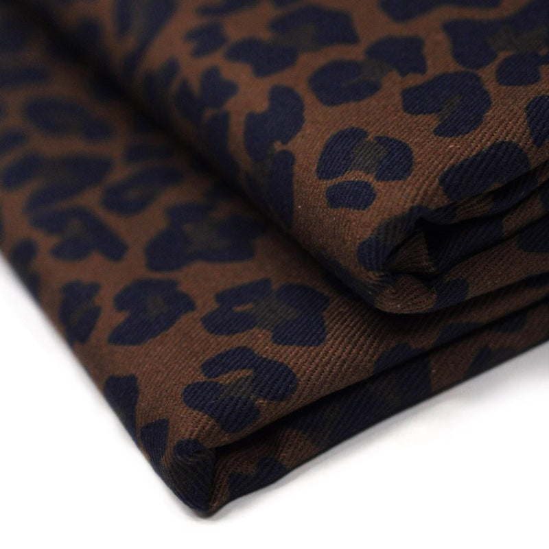 Tissu gabardine de coton LEOPARD tons marron chocolat - OEKO - TEX - tissuspipi.com