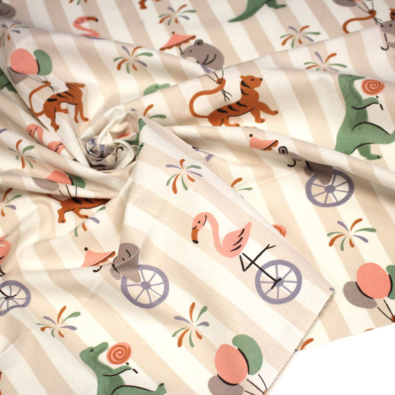 Tissu cotonnade enfant rayé sable blanc aux dinos, tigres et flamands rose - STANDARD 100 OEKO - TEX - tissuspipi.com