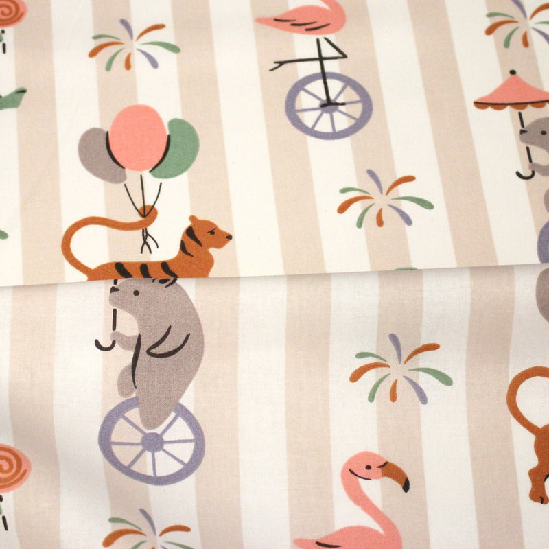 Tissu cotonnade enfant rayé sable blanc aux dinos, tigres et flamands rose - STANDARD 100 OEKO - TEX - tissuspipi.com