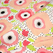 Tissu cotonnade aux belles fleurs roses graphiques sur fond blanc pois noirs - COLLECTION ÉTÉ - tissuspipi.com