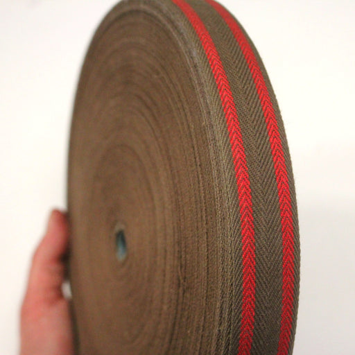 Ruban sergé de coton souple chevrons marron & lignes rouges 30mm - Galette de 100 mètres - Fabrication française - tissuspipi.com