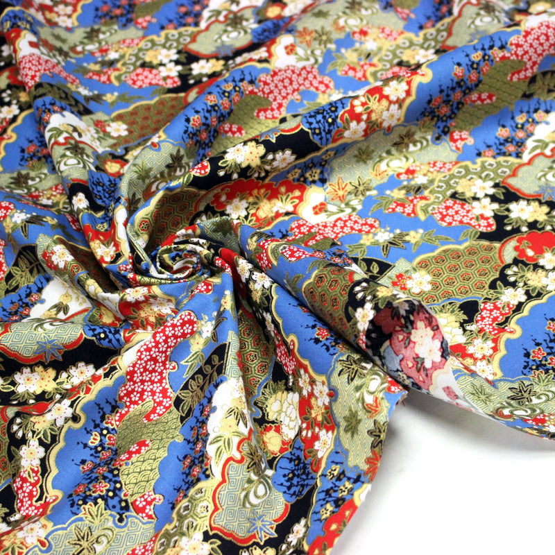 Tissu cotonnade motif japonais traditionnels : fleurs de cerisier, nuages et motifs géométriques dorés, fond bleu / rouge - COLLECTION JAPON DORÉ - tissuspipi.com