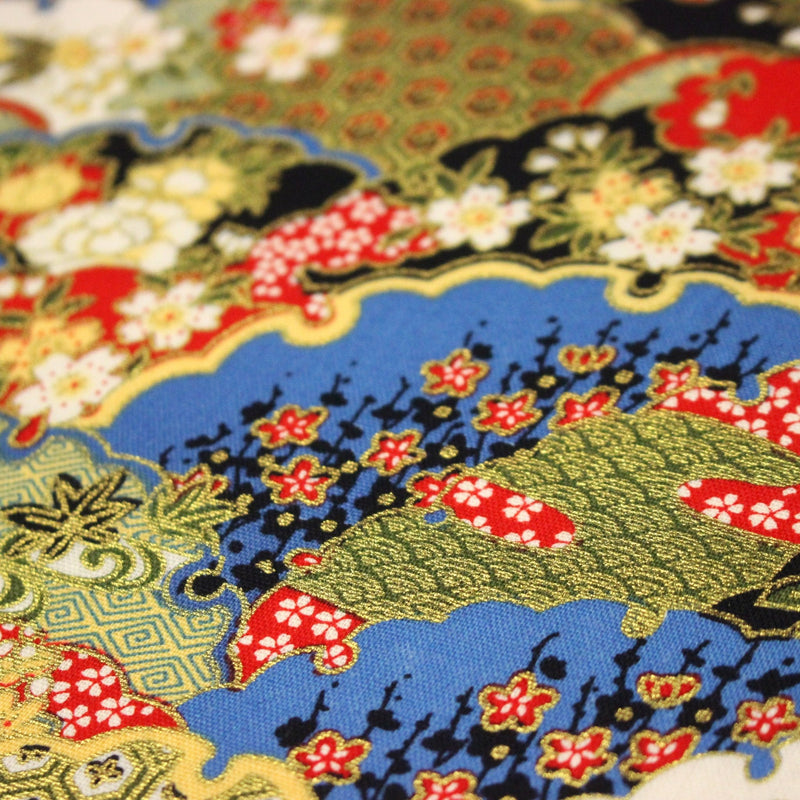 Tissu cotonnade motif japonais traditionnels : fleurs de cerisier, nuages et motifs géométriques dorés, fond bleu / rouge - COLLECTION JAPON DORÉ - tissuspipi.com