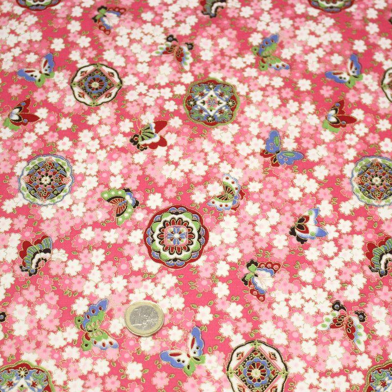 Tissu cotonnade motif japonais fleurs de cerisier, papillons et médaillons dorés, trois couleurs - COLLECTION JAPON DORÉ - tissuspipi.com