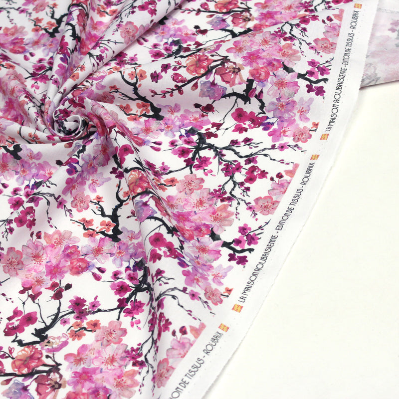 Tissu cotonnade SAKURA ROSE : jardin japonais aux fleurs de cerisier roses & fuchsia - tissuspipi.com