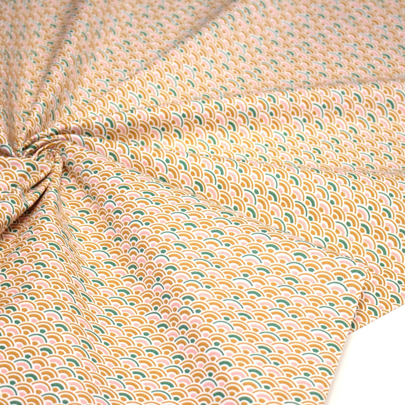 Tissu cotonnade motif japonais SEIGAIHA aux tons ocres et verts - OEKO - TEX - tissuspipi.com