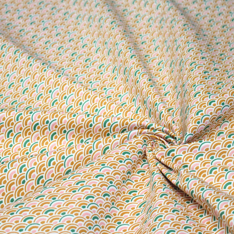 Tissu cotonnade motif japonais SEIGAIHA aux tons ocres et verts - OEKO - TEX - tissuspipi.com