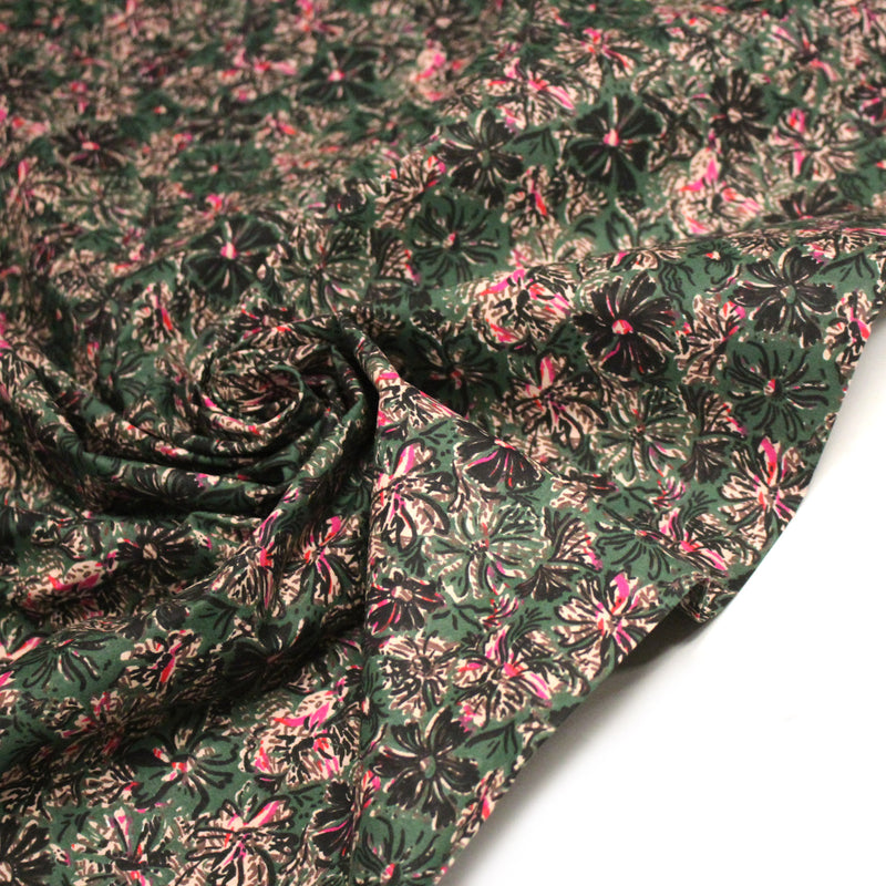 Tissu cotonnade ESTORIL fleuri vert aux touches noires, fuchsia et écrues - STANDARD 100 OEKO - TEX - tissuspipi.com