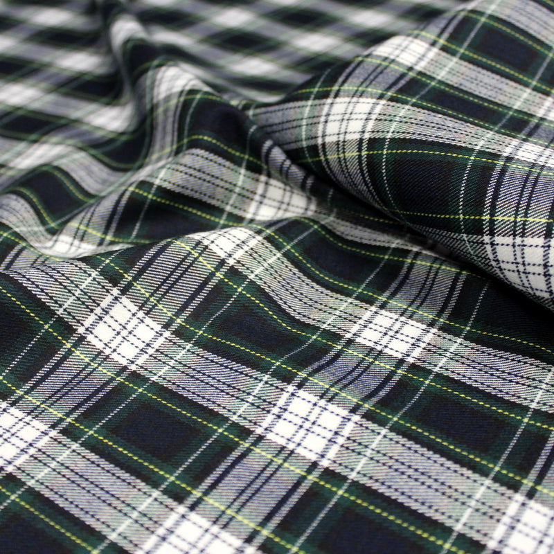 Tissu habillement Tartan carreaux motif traditionnel bleu marine, vert et blanc - OEKO - TEX® - tissuspipi.com