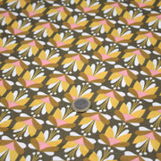 Tissu cotonnade SEVENTIES fleurs géométriques, jaune & rose fond kaki - STANDARD 100 OEKO - TEX - tissuspipi.com