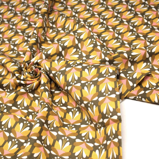 Tissu cotonnade SEVENTIES fleurs géométriques, jaune & rose fond kaki - STANDARD 100 OEKO - TEX - tissuspipi.com