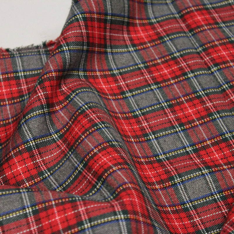 Tissu habillement Tartan carreaux motif traditionnel rouge, vert et gris - OEKO - TEX® - tissuspipi.com