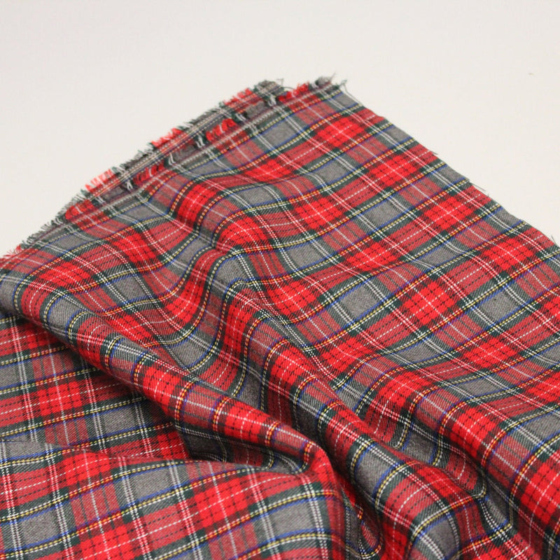 Tissu habillement Tartan carreaux motif traditionnel rouge, vert et gris - OEKO - TEX® - tissuspipi.com