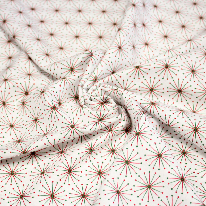 Tissu de Noël cotonnade aux étoiles vertes et rouges, fond blanc - tissuspipi.com