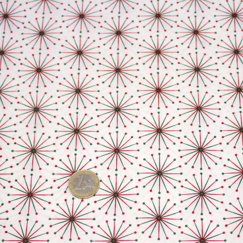 Tissu de Noël cotonnade aux étoiles vertes et rouges, fond blanc - tissuspipi.com