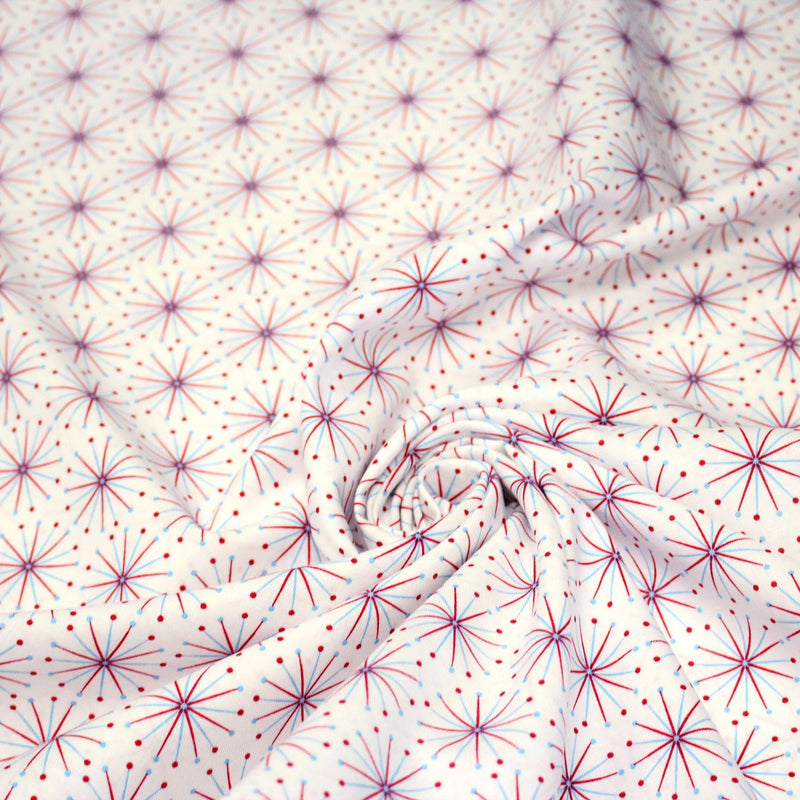 Tissu de Noël cotonnade aux étoiles bleu ciel et rouges, fond blanc - tissuspipi.com