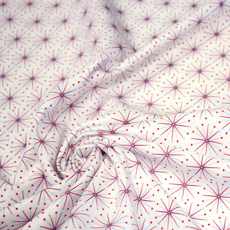 Tissu de Noël cotonnade aux étoiles bleu ciel et rouges, fond blanc - tissuspipi.com