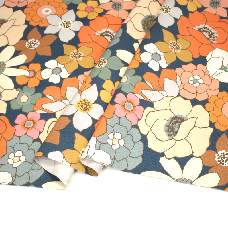 Tissu gabardine de coton SUZANNE imprimé fleurs rétro : bleu, rouille, olive - OEKO - TEX STANDARD 100 - tissuspipi.com