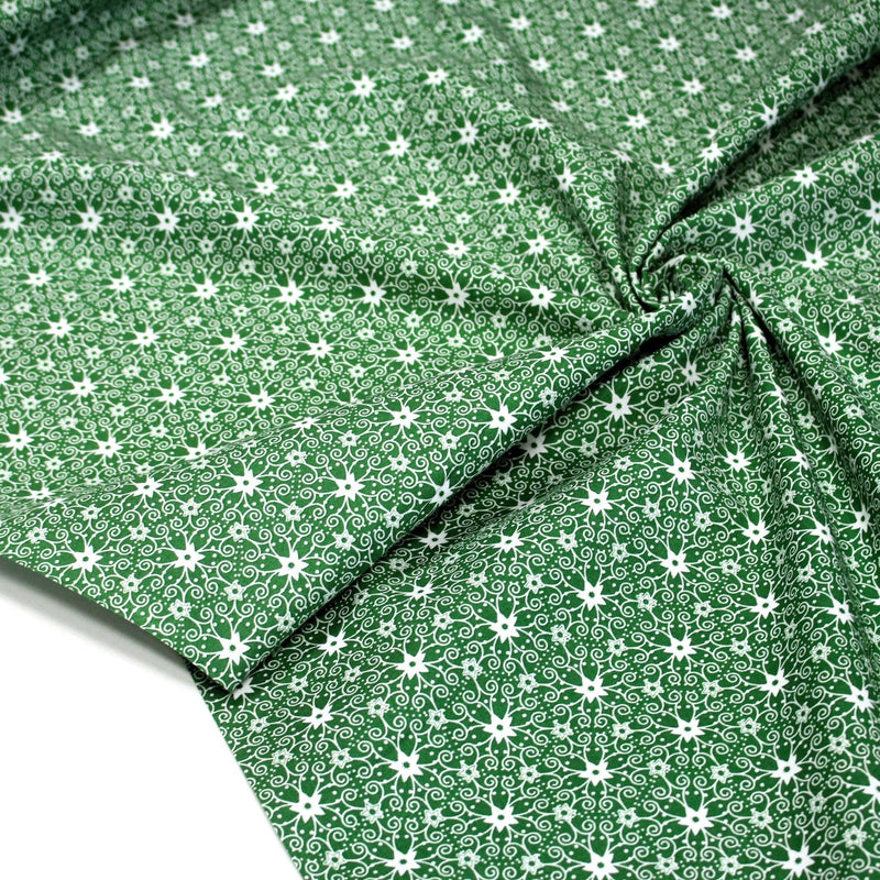 Tissu de Noël cotonnade vert aux motifs géométriques blancs de Noël - tissuspipi.com