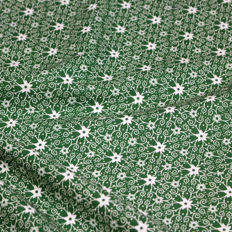 Tissu de Noël cotonnade vert aux motifs géométriques blancs de Noël - tissuspipi.com