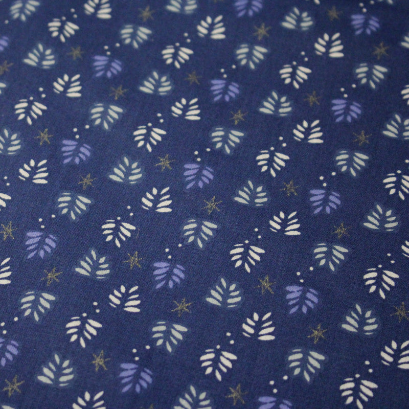 Tissu de Noël cotonnade bleu aux sapins blancs & blancs, étoiles grises - STANDARD 100 OEKO - TEX - tissuspipi.com