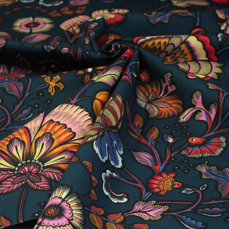Tissu demi natté INDIENNES fleuri 100% coton, fond bleu pétrole - Collection Thevenon - tissuspipi.com