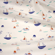 Tissu cotonnade blanc aux petits bateaux bleus et oranges - STANDARD 100 OEKO - TEX - tissuspipi.com