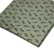 Tissu popeline coton aux petites voitures ancienne, fond vert kaki - tissuspipi.com