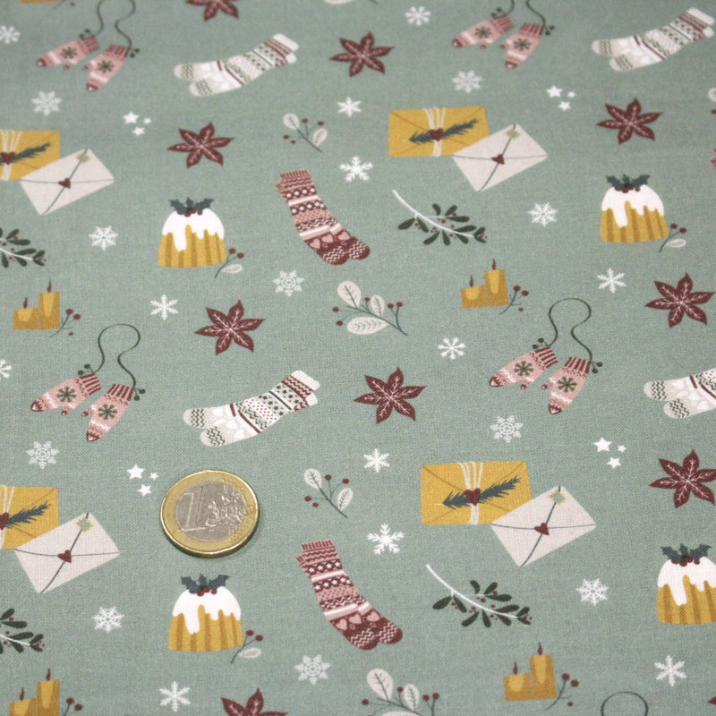Tissu de Noël, cotonnade vert aux objets de Noël moutarde et bordeaux - STANDARD 100 OEKO - TEX - tissuspipi.com