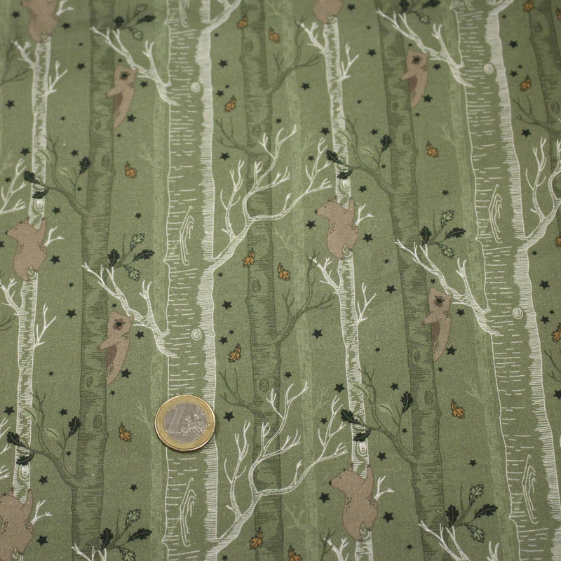 Tissu cotonnade vert aux ours dans les arbres, collection AUTOMNE - STANDARD 100 OEKO - TEX - tissuspipi.com