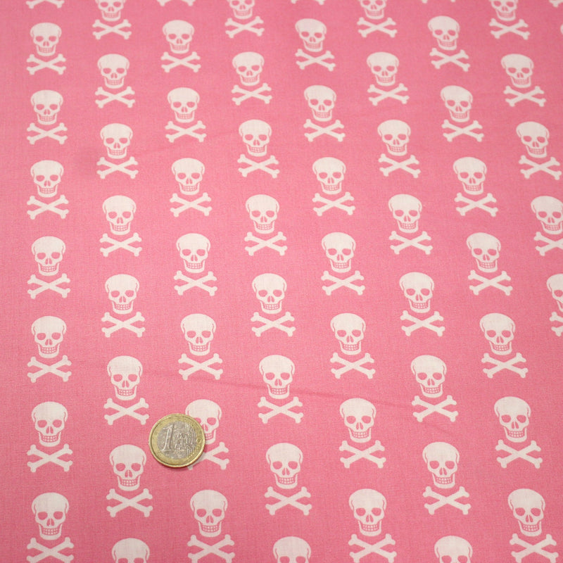 Tissu popeline coton enfant, les têtes de pirate blanc, fond rose - tissuspipi.com