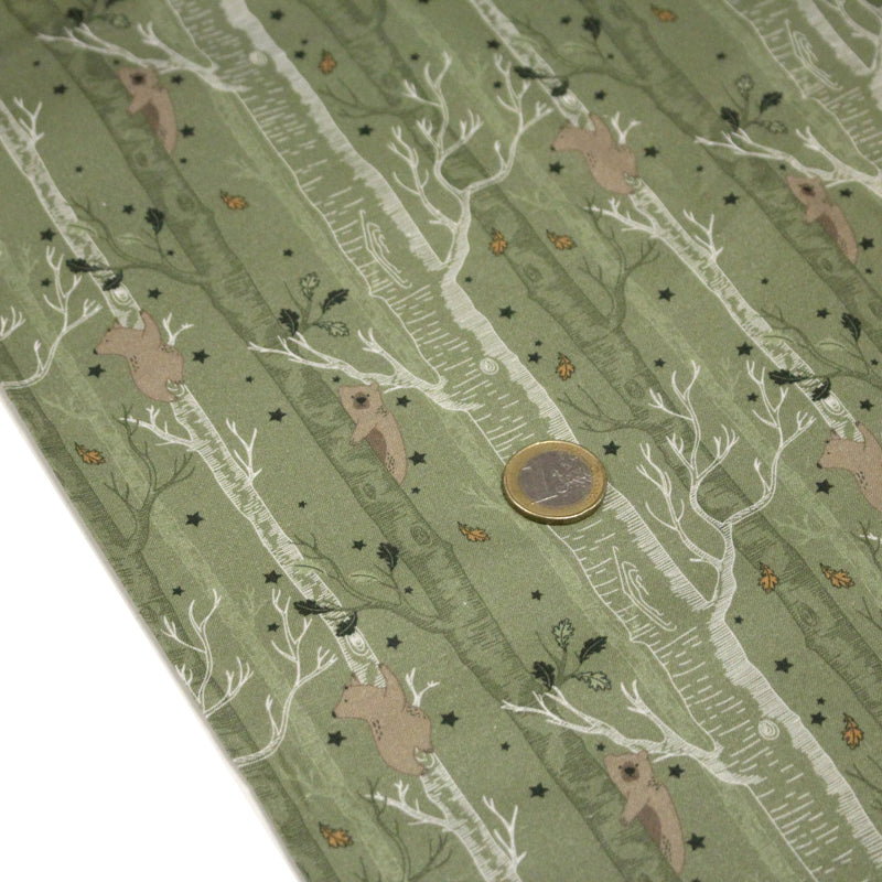 Tissu cotonnade vert aux ours dans les arbres, collection AUTOMNE - STANDARD 100 OEKO - TEX - tissuspipi.com