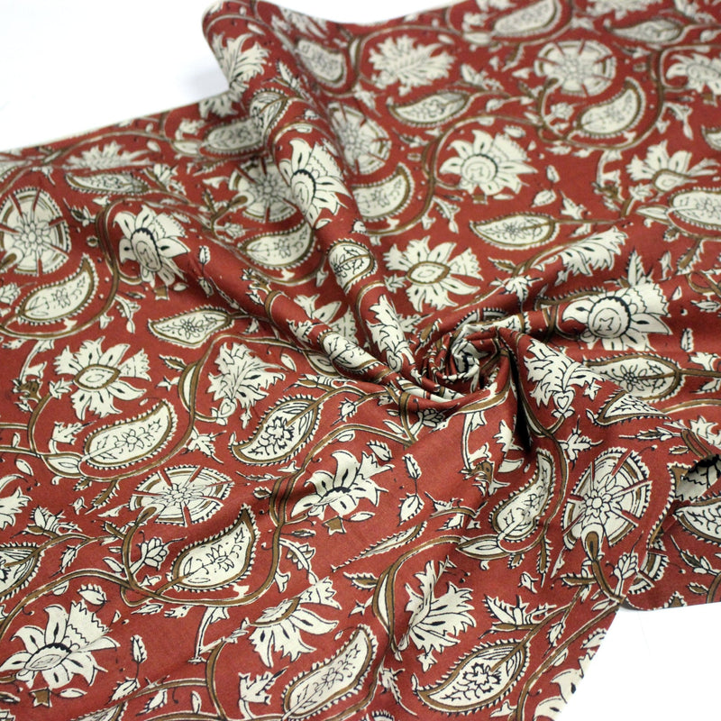 Tissu coton fin imprimé INDIENNES rouge aux fleurs traditionnelles indiennes ocres et écrues - tissuspipi.com