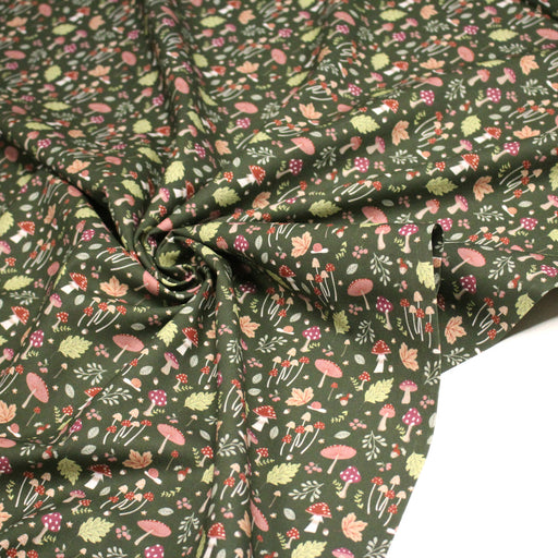 Tissu cotonnade, vert anglais aux champignons et feuilles multicolores, collection AUTOMNE - STANDARD 100 OEKO - TEX - tissuspipi.com
