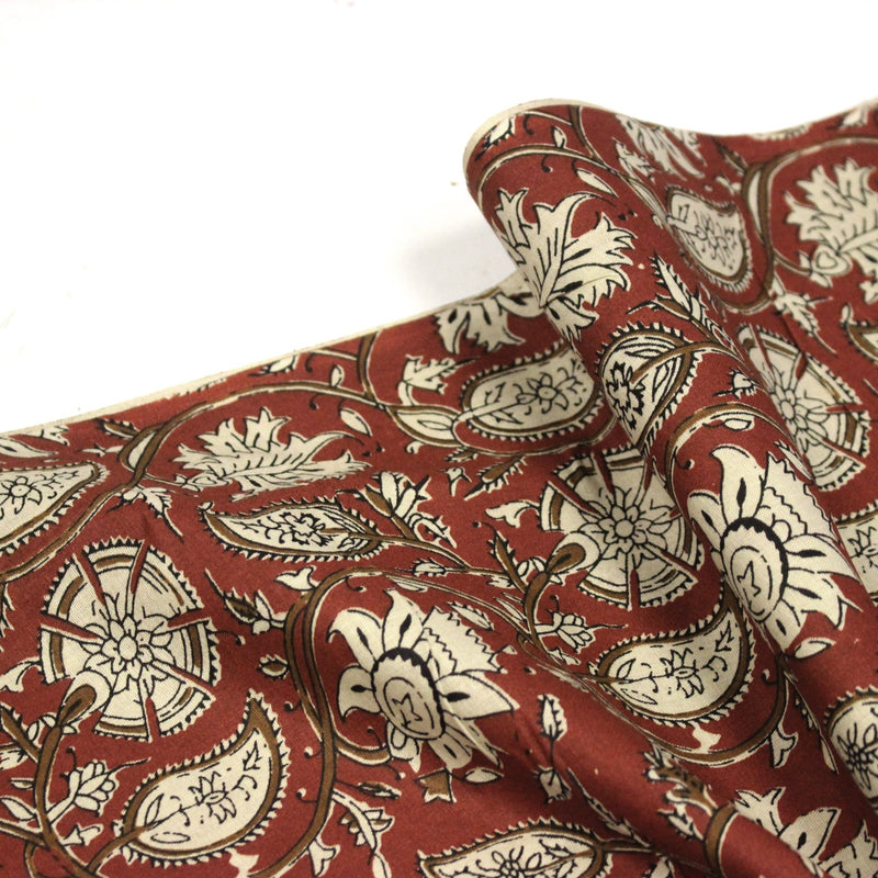 Tissu coton fin imprimé INDIENNES rouge aux fleurs traditionnelles indiennes ocres et écrues - tissuspipi.com