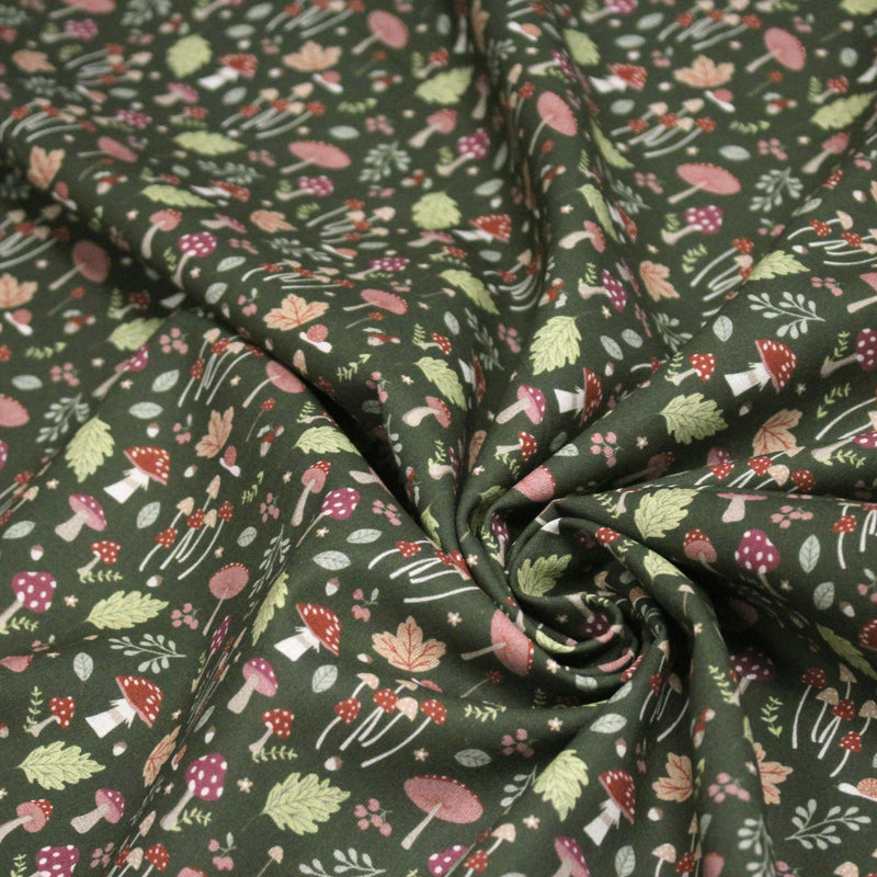 Tissu cotonnade, vert anglais aux champignons et feuilles multicolores, collection AUTOMNE - STANDARD 100 OEKO - TEX - tissuspipi.com