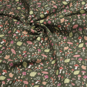 Tissu cotonnade, vert anglais aux champignons et feuilles multicolores, collection AUTOMNE - STANDARD 100 OEKO - TEX - tissuspipi.com