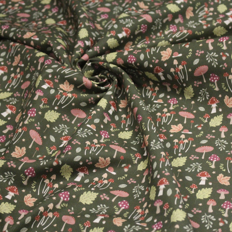 Tissu cotonnade, vert anglais aux champignons et feuilles multicolores, collection AUTOMNE - STANDARD 100 OEKO - TEX - tissuspipi.com
