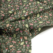 Tissu cotonnade, vert anglais aux champignons et feuilles multicolores, collection AUTOMNE - STANDARD 100 OEKO - TEX - tissuspipi.com