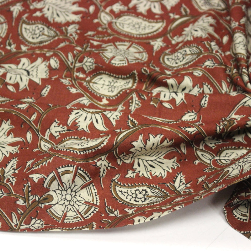 Tissu coton fin imprimé INDIENNES rouge aux fleurs traditionnelles indiennes ocres et écrues - tissuspipi.com