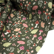 Tissu cotonnade, vert anglais aux champignons et feuilles multicolores, collection AUTOMNE - STANDARD 100 OEKO - TEX - tissuspipi.com