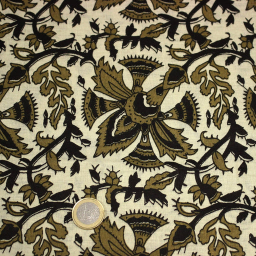 Tissu coton fin imprimé INDIENNE écru aux fleurs traditionnelles indiennes ocres et noires - tissuspipi.com