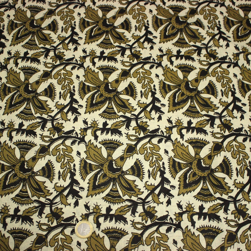 Tissu coton fin imprimé INDIENNE écru aux fleurs traditionnelles indiennes ocres et noires - tissuspipi.com