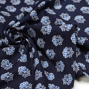 Tissu coton fin imprimé INDIENNES, bleu marine aux fleurs blanches et bleues - STANDARD 100 OEKO - TEX - tissuspipi.com