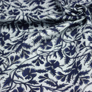 Tissu coton fin imprimé INDIENNE bleu ciel aux fleurs traditionnelles indiennes bleu Prusse - tissuspipi.com