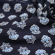 Tissu coton fin imprimé INDIENNES, bleu marine aux fleurs blanches et bleues - STANDARD 100 OEKO - TEX - tissuspipi.com