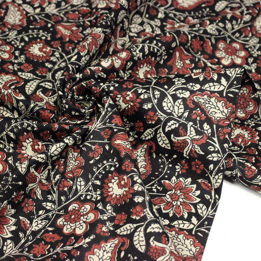 Tissu coton fin imprimé INDIENNES noir aux fleurs traditionnelles indiennes rouges et écrues - tissuspipi.com