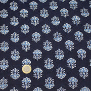Tissu coton fin imprimé INDIENNES, bleu marine aux fleurs blanches et bleues - STANDARD 100 OEKO - TEX - tissuspipi.com