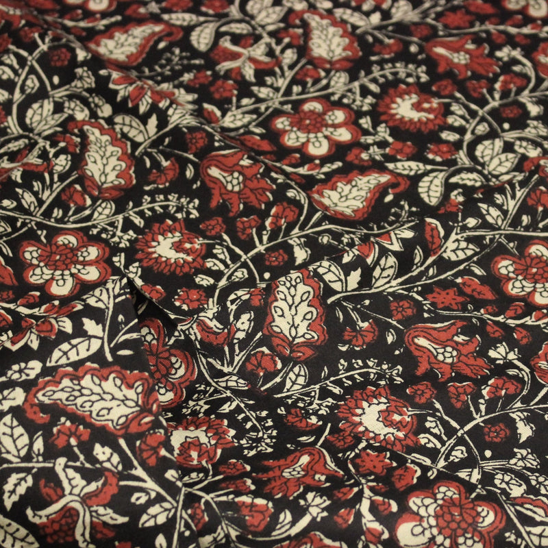 Tissu coton fin imprimé INDIENNES noir aux fleurs traditionnelles indiennes rouges et écrues - tissuspipi.com