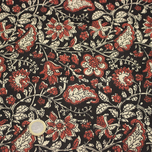 Tissu coton fin imprimé INDIENNES noir aux fleurs traditionnelles indiennes rouges et écrues - tissuspipi.com